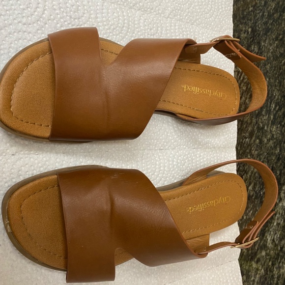 Sandal - Picture 3 of 5